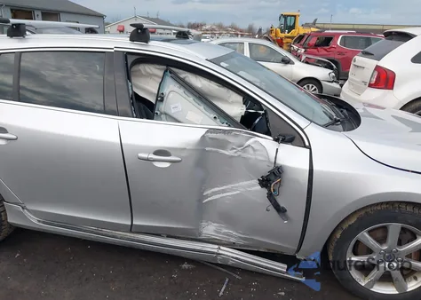 2017 Volvo V60 T5 Premier из США, поврежденный, VIN YV140MSK8H1343873